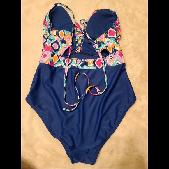 Swimwear - Picture 2 of 3